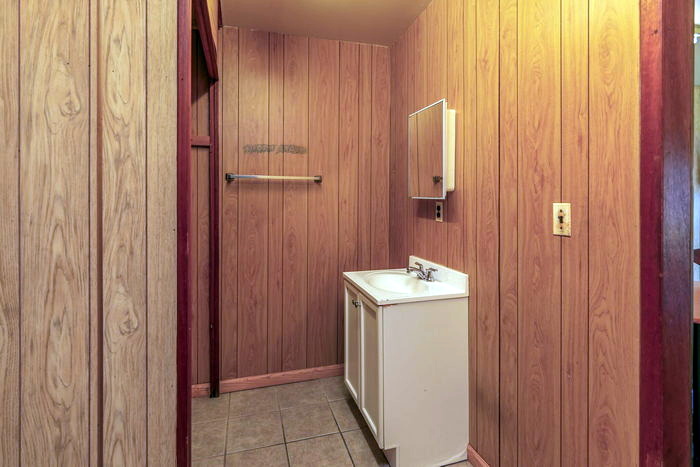 Paradise Motel - Real Estate Photos (newer photo)